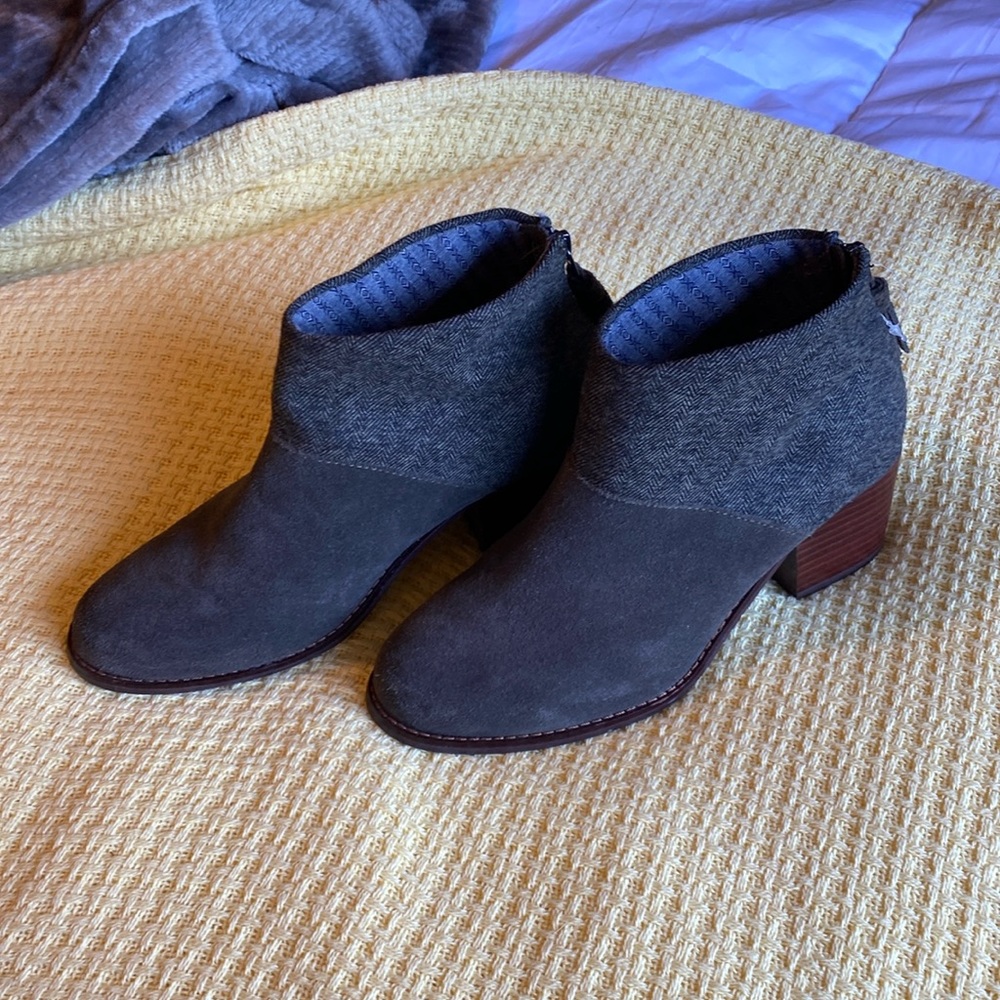 TOMS leila gray suede/felt ankle boots dual toned